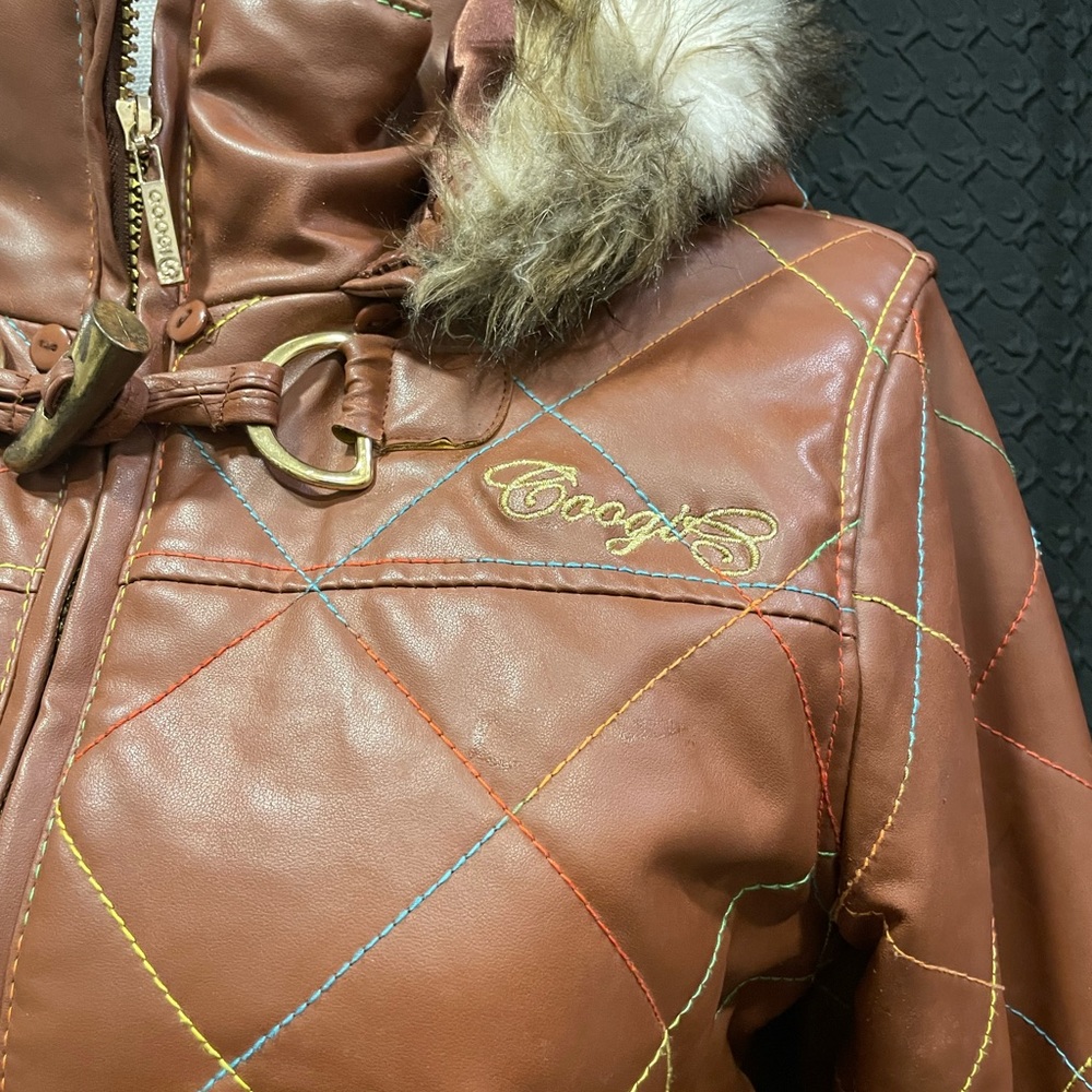 woman’s Jacket - Picture 3 of 8